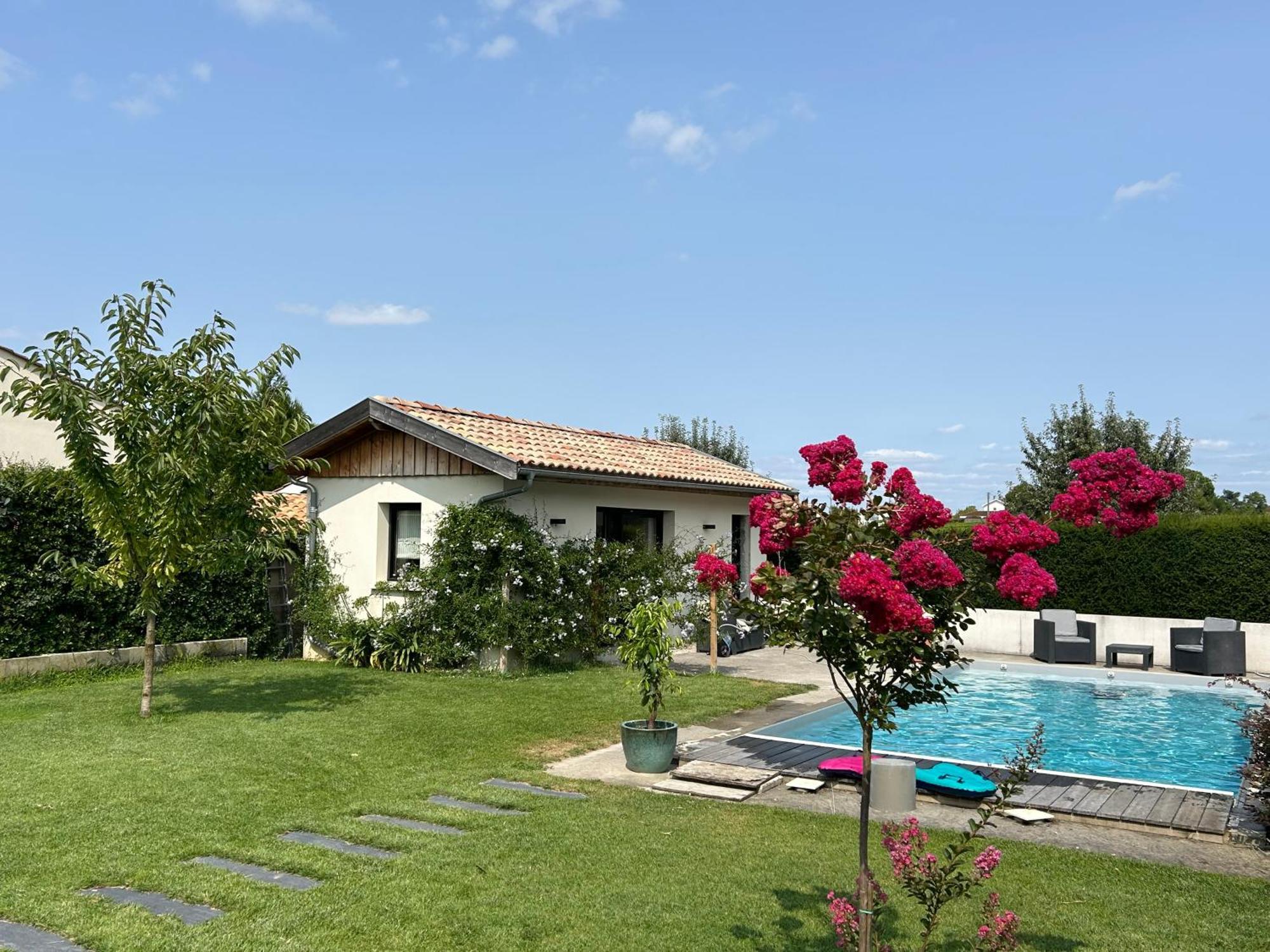 Vue Piscine Au Calme Pres Des Vignes Apartment