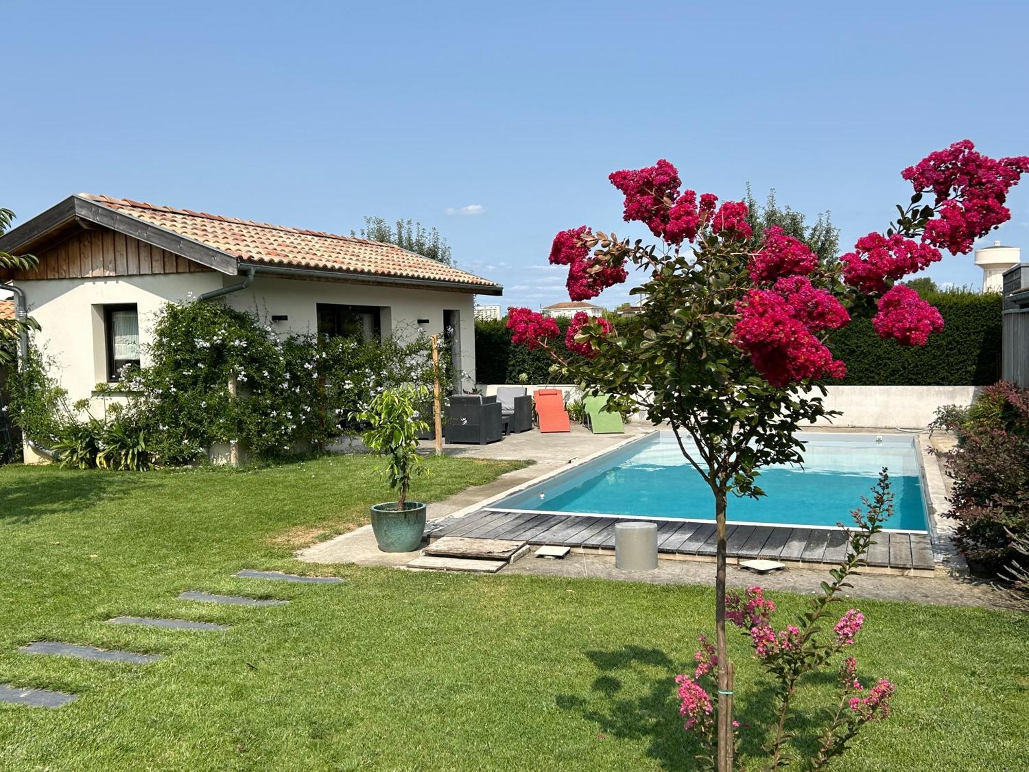 Apartment Vue Piscine Au Calme Pres Des Vignes